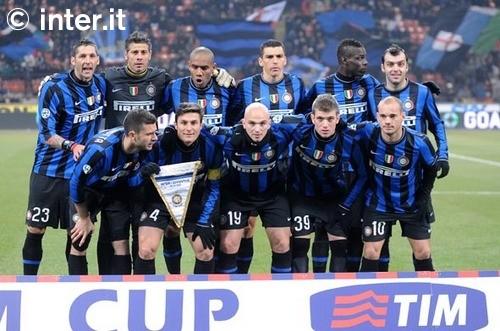 某国脚飞行十小时赶回备战