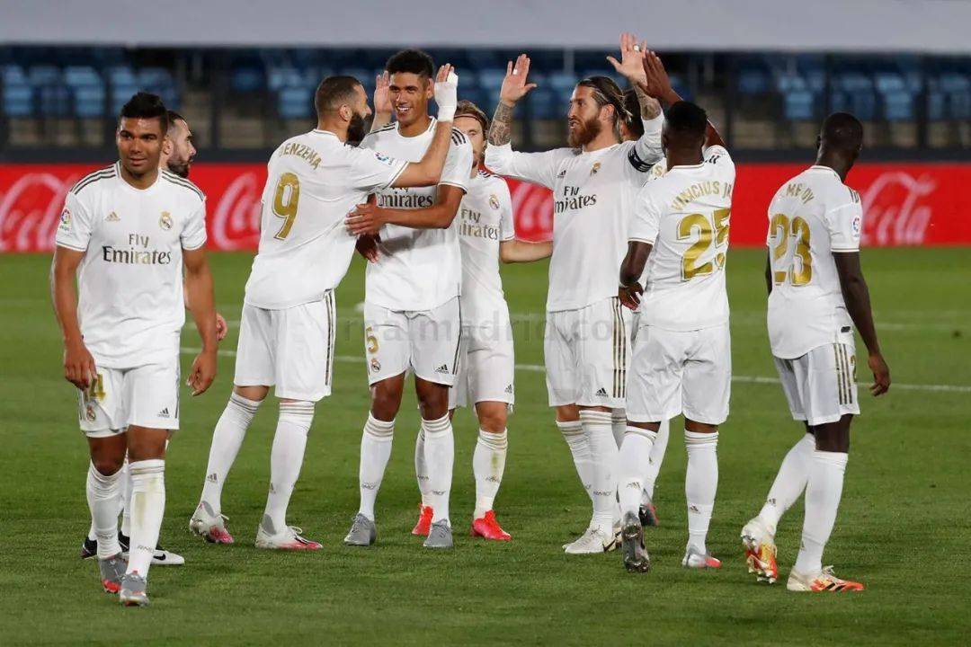 西甲：巴萨主场3-0完胜瓦伦西亚（西甲-巴萨主场三球零封瓦伦西亚）