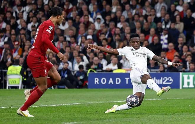 绝对死角，特拉布宗体育中场穆奇小角度任意球直接破门