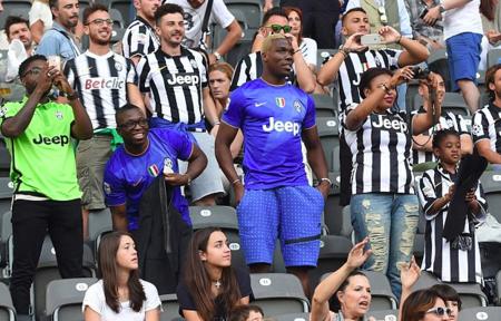 都体：邓弗里斯可能继续缺席与马竞比赛；泽林斯基已参加合练（都灵体育报：邓弗里斯或继续缺席战马竞，泽林斯基已重返合练）