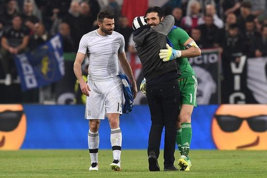 费布鲁亨：扑点要感谢团队的帮助；荷兰能在世界杯取得好成绩（费布鲁亨：点球扑救离不开团队支持，荷兰有望在世界杯取得佳绩）