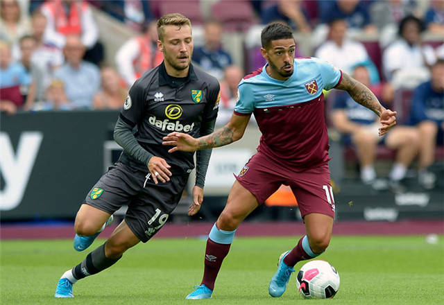 斯洛特：我已经让萨拉赫知道他不会参赛，这是我们唯一的交流（斯洛特：我只告知萨拉赫将不会出场，除此之外未再沟通）