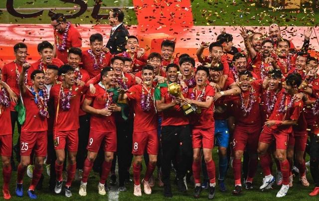 记者：丘库埃梅卡本人很想回到多特，但后者对其伤病史有顾虑