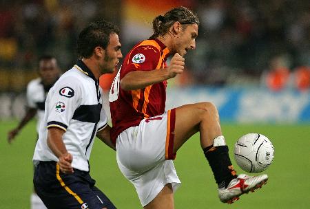 记者：球员间有梅西和德保罗这般挚友很棒，球队间有就很怪了（记者：球员间有如梅西-德保罗的铁友情是好事，放到球队层面就别扭）