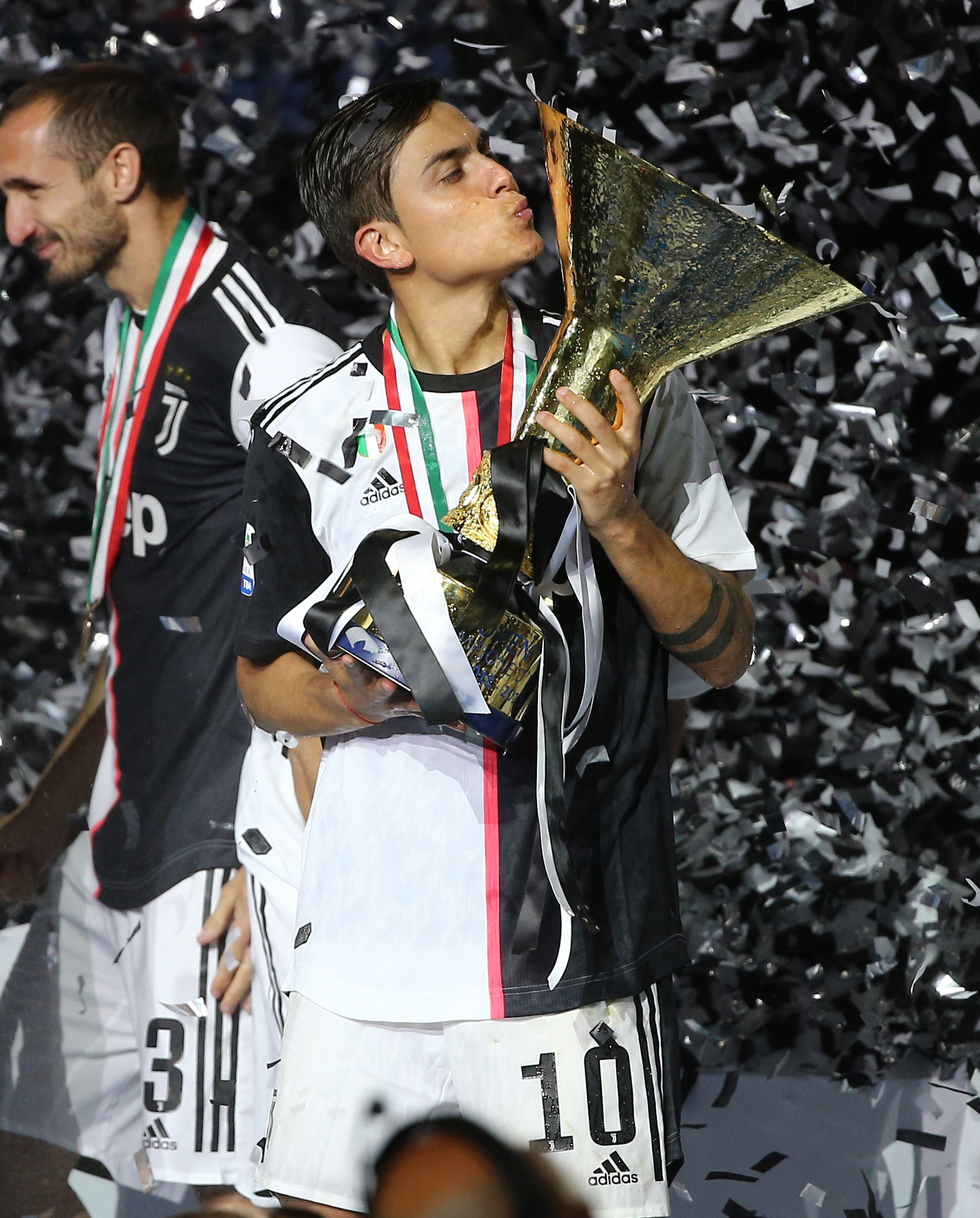 吴前贡献16分5篮板5助攻，两队唯一得分上双的本土球员（吴前16分5篮板5助攻，场上唯一本土得分上双）