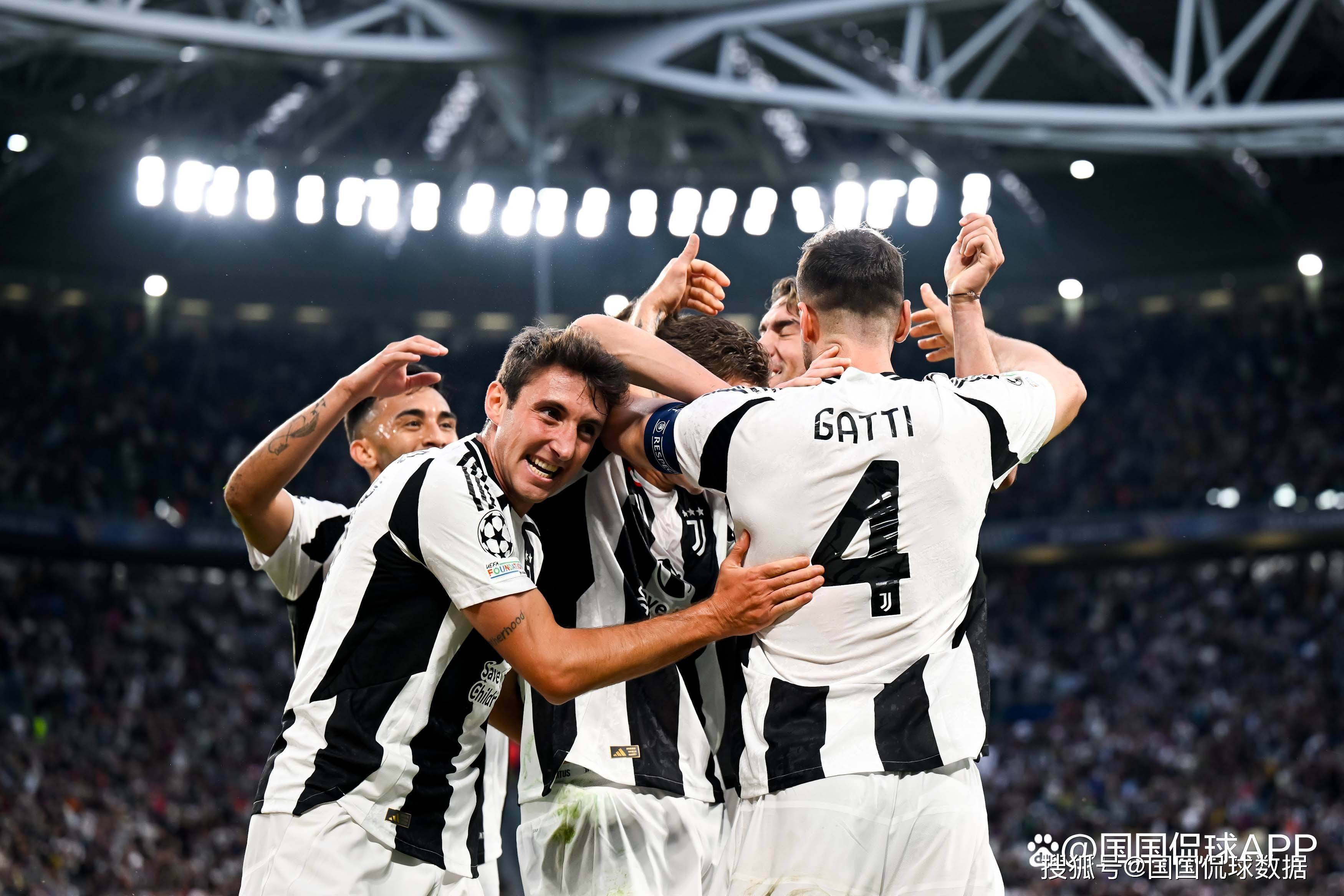 英超最新积分榜：曼联红军分列6、7，枪手榜首领先曼城2分（英超积分最新形势：阿森纳领跑较曼城多2分，曼联与利物浦分列第6、第7）