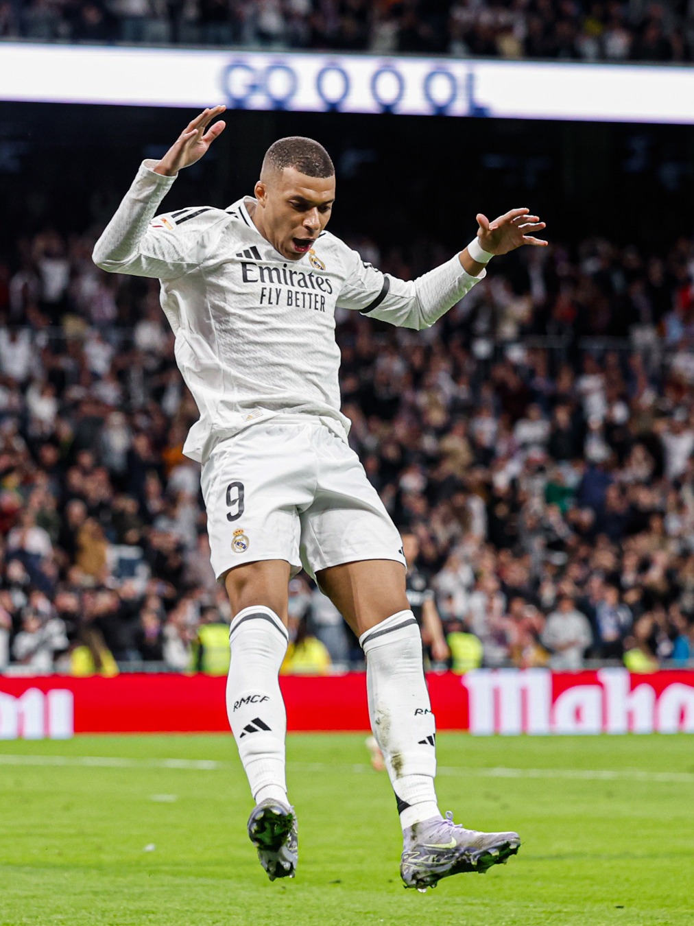 就在今天，12月8日凌晨！中超传来了青岛西海岸、武汉三镇和海港的新消息